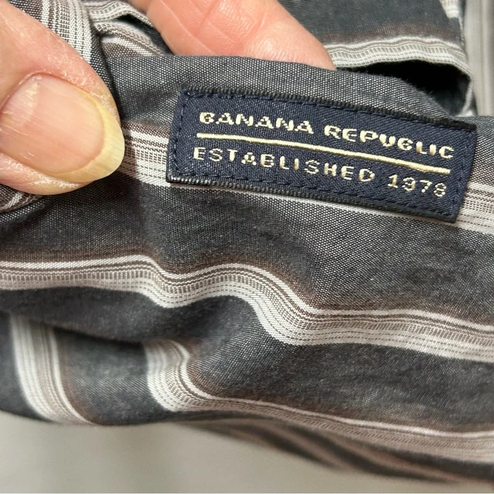Banana Republic Gray Casual Button Down‎ Shirt Large